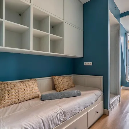 Goodguest-trocadero Eiffel Tower Mobility Lease *